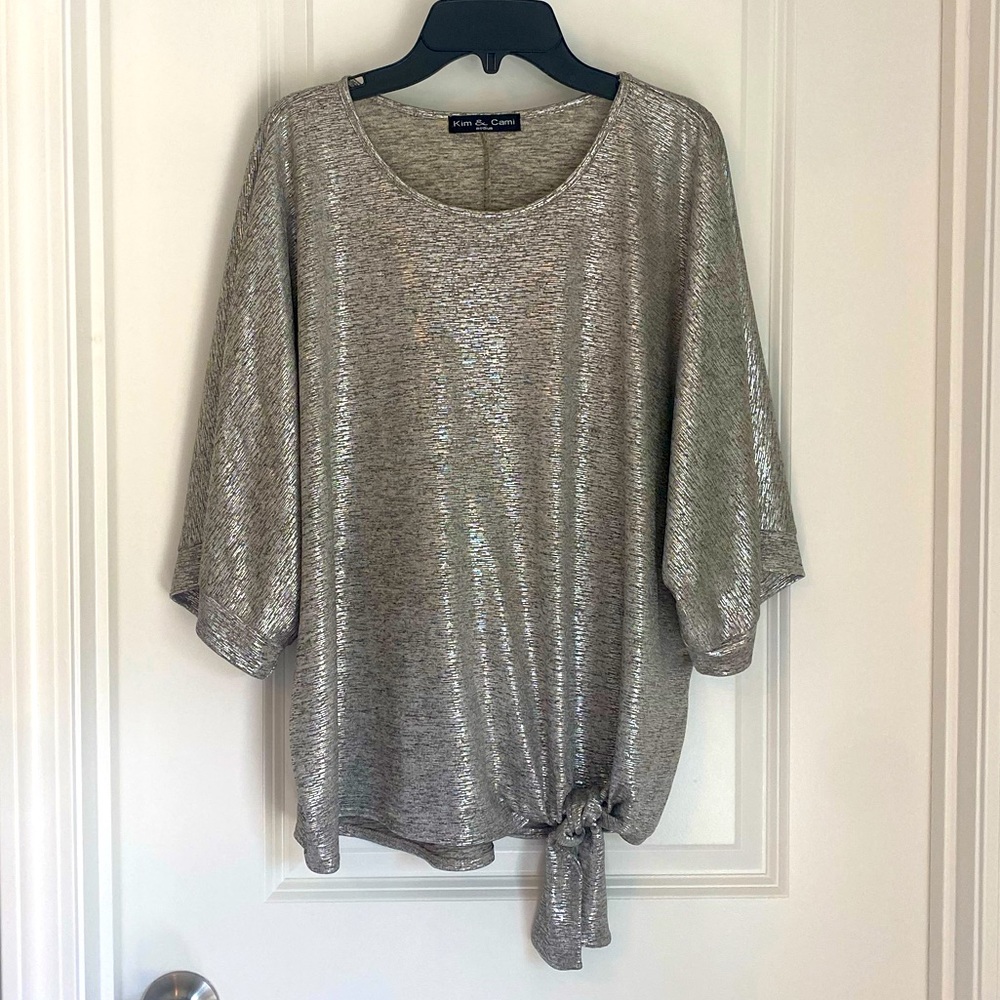 2/20$ Kim & Cami metallic silver top